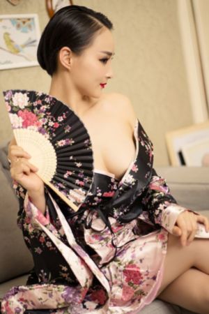 卷毛哥约操娇小可爱的气质美女啪啪_剧情片免费观看韩国